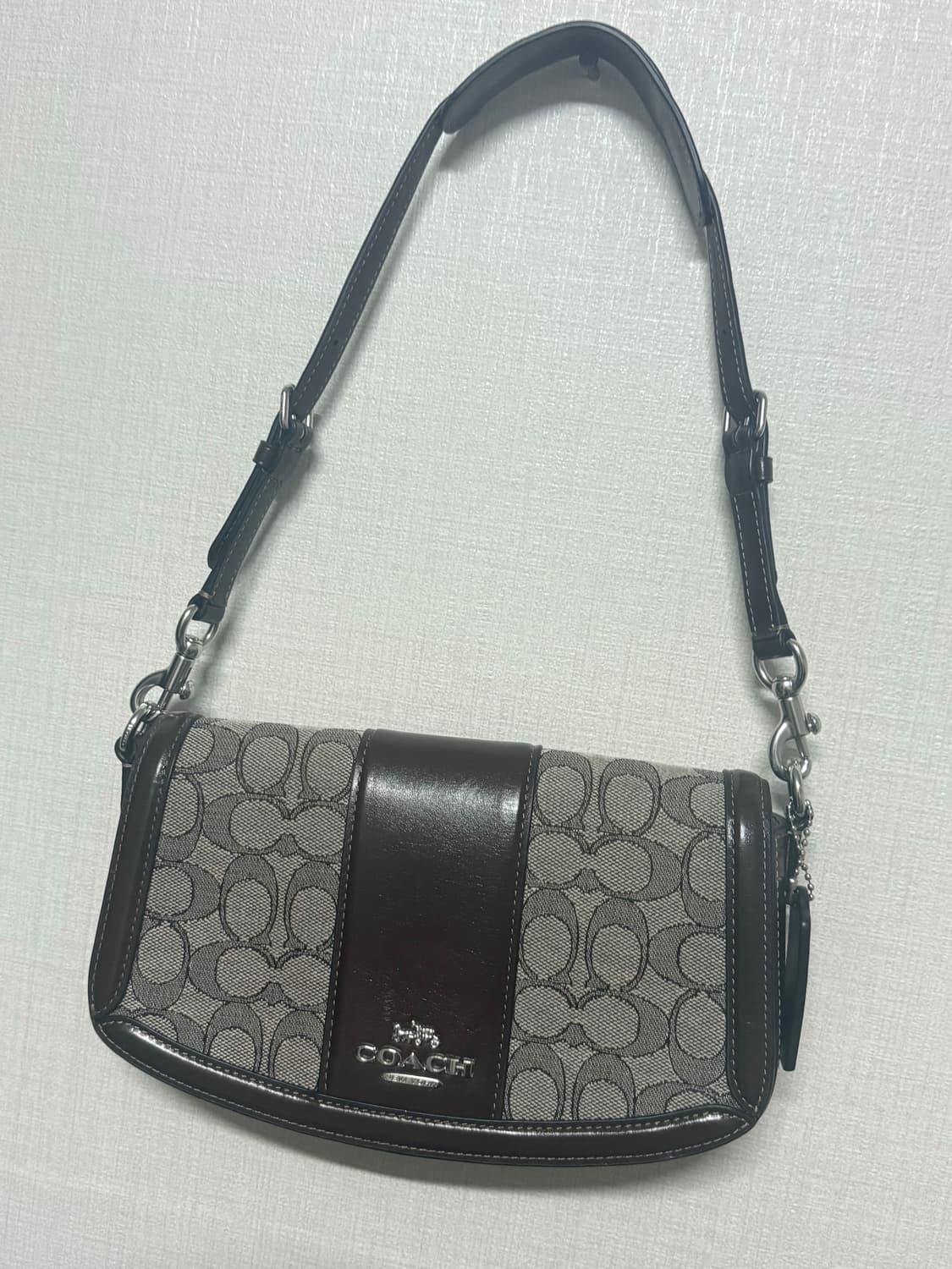 코치 안드레아 스몰 숄더 백 인 시그니처 자카드 상품이미지1