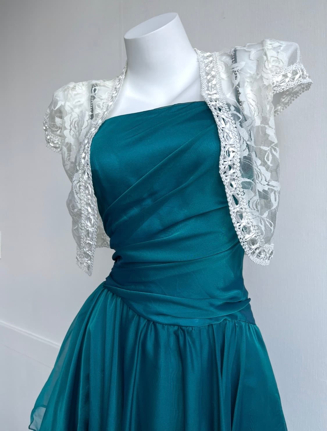 Genet Vivien 주네비비안 에메랄드 아일렛 원피스 상품이미지2