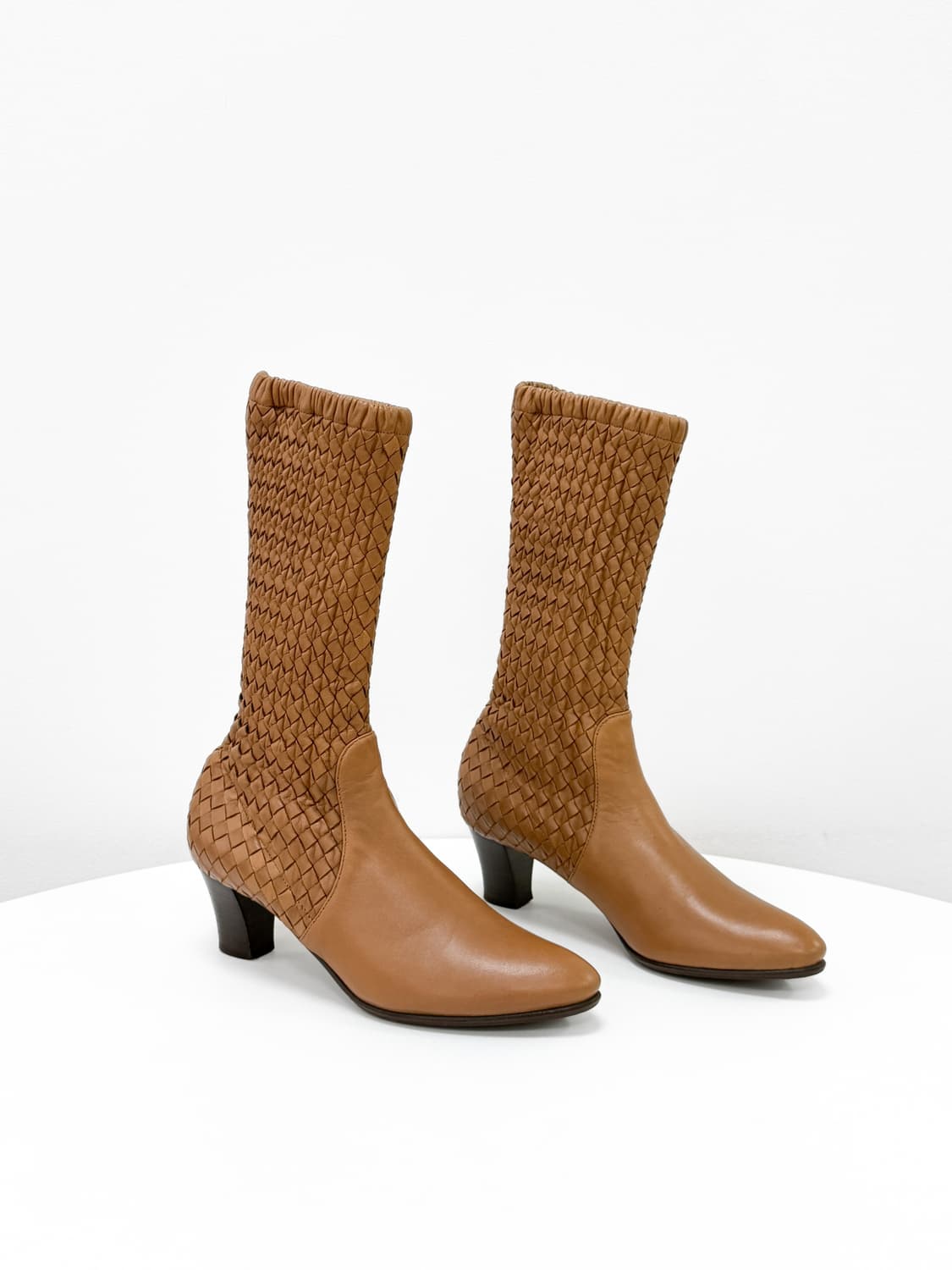 보테가베네타 카날라초 위빙 레더 미들 힐 부츠 상품이미지1
