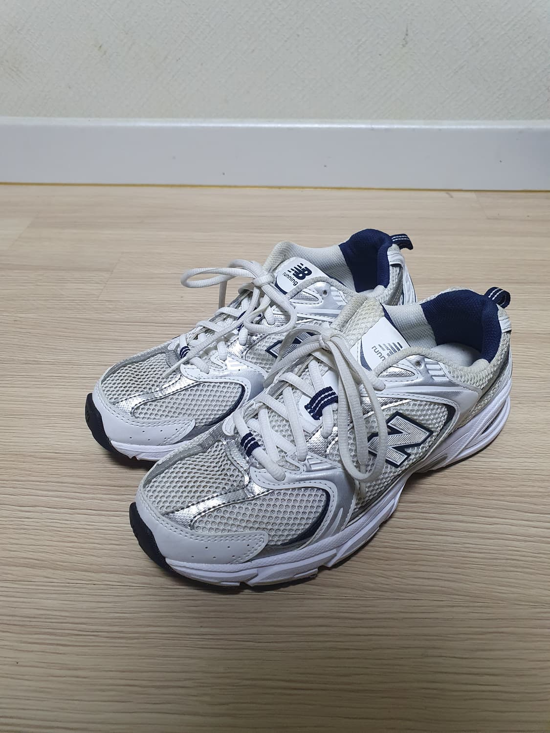 뉴발란스 530 화이트 실버 운동화 240 상품이미지4