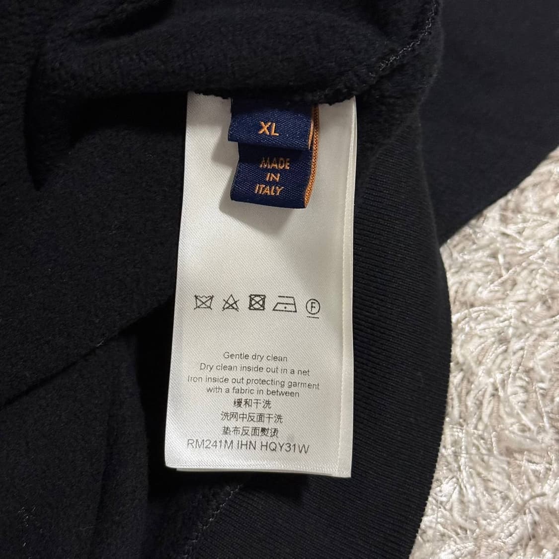 루이비통 LV 엠브로이더드 모노그램 맨투맨 상품이미지5