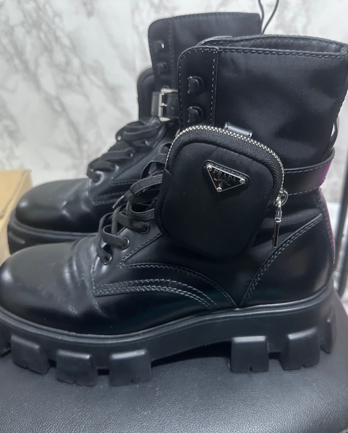 프라다 모놀리스 브러쉬드 레더 앤 나일론 부츠 블랙 9.5 상품이미지2