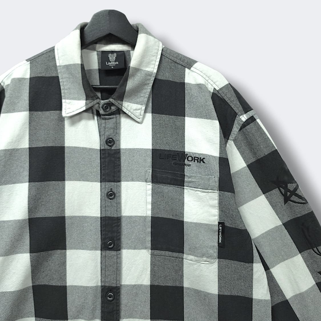 [M] 라이프워크 블랙&화이트 체크 멀티로고 코튼 긴팔셔츠 상품이미지3