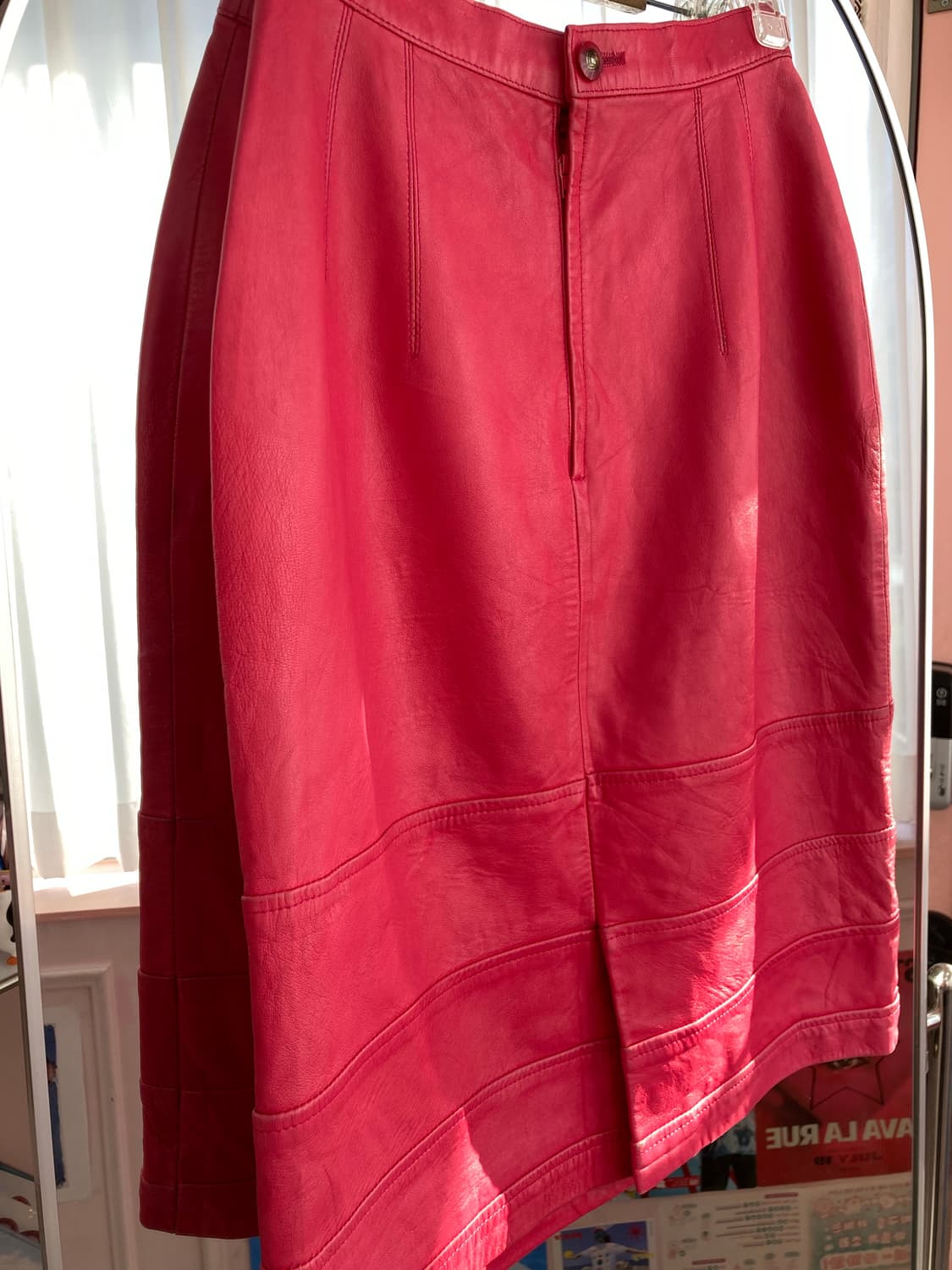 핫핑크 레더 미디 스커트 상품이미지4
