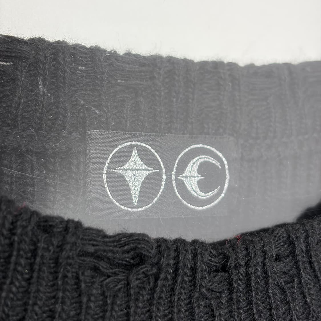 떠그클럽 베를린 디스트로이드 패치 니트 티셔츠 상품이미지3