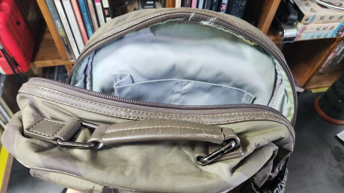 버버리 카키 스몰 백팩 상품이미지8