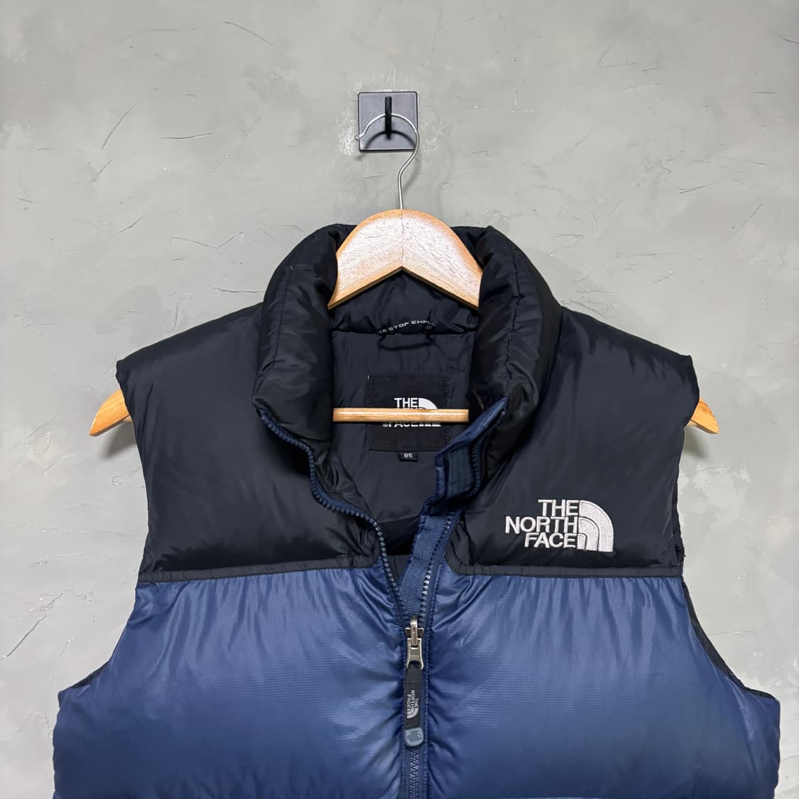 노스페이스 눕시 700 구스다운 패딩 조끼 네이비 상품이미지2