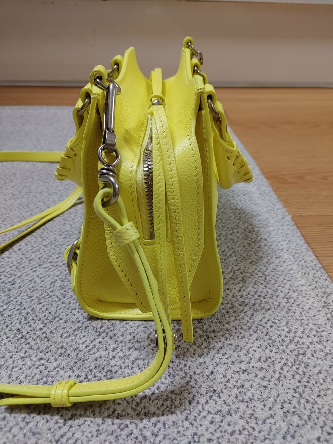 미사용 정품 발렌시아가 네오 클래식 미니 시티 모터백 크로스백 토트백 상품이미지2