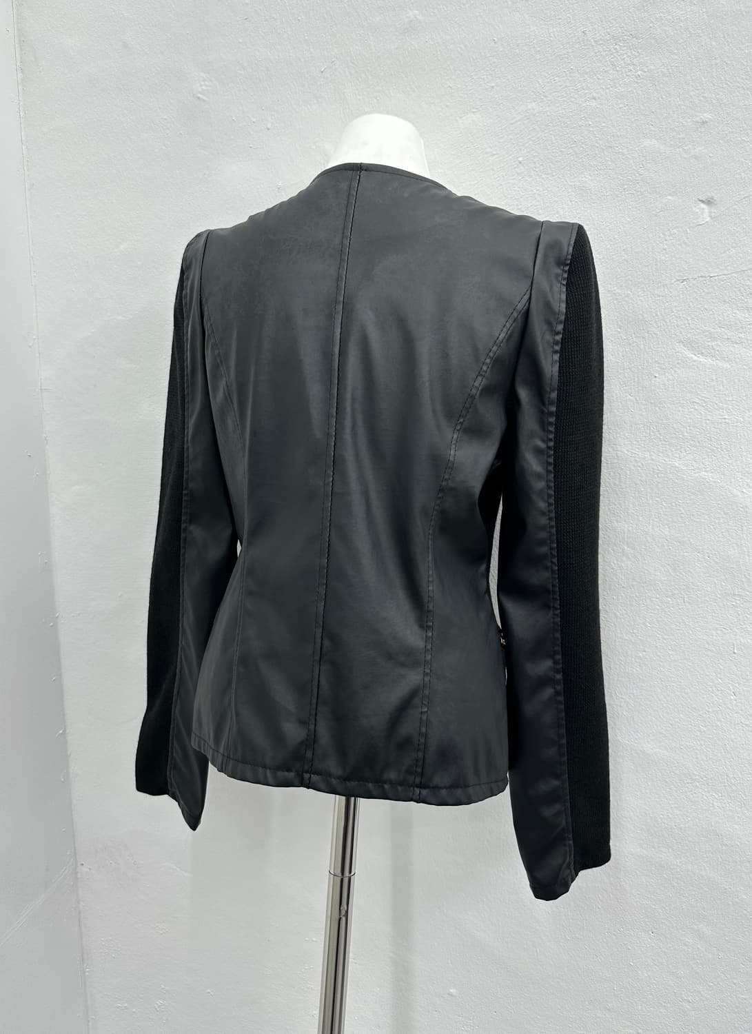 Black panel leather zip up jacket 상품이미지3
