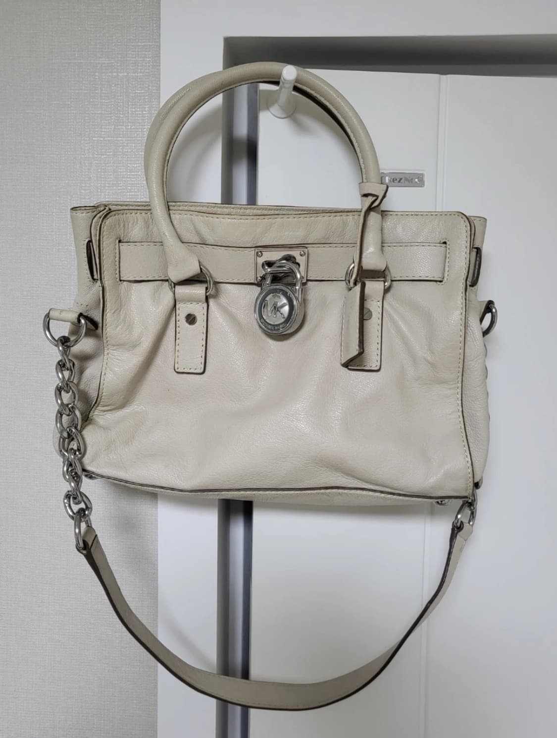 마이클 코어스 Michael Kors 해밀턴 숄더백 아이보리 상품이미지2