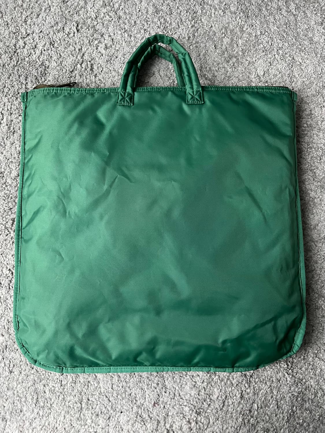 유니클로 JW앤더슨 리버시블 올리브 그린 헬멧백 상품이미지5