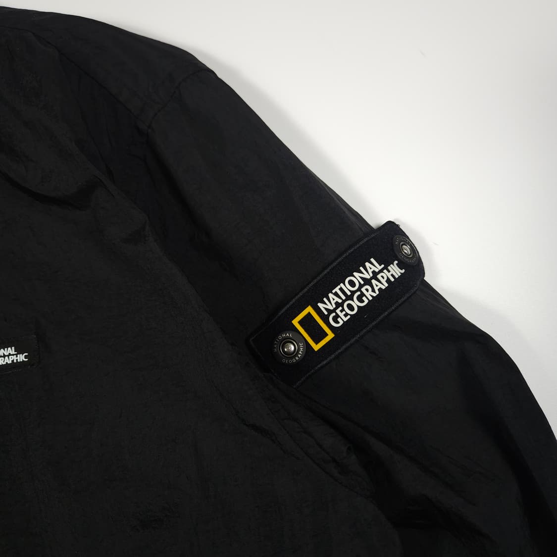 내셔널지오그래픽 와펜 바람막이 블랙 상품이미지3