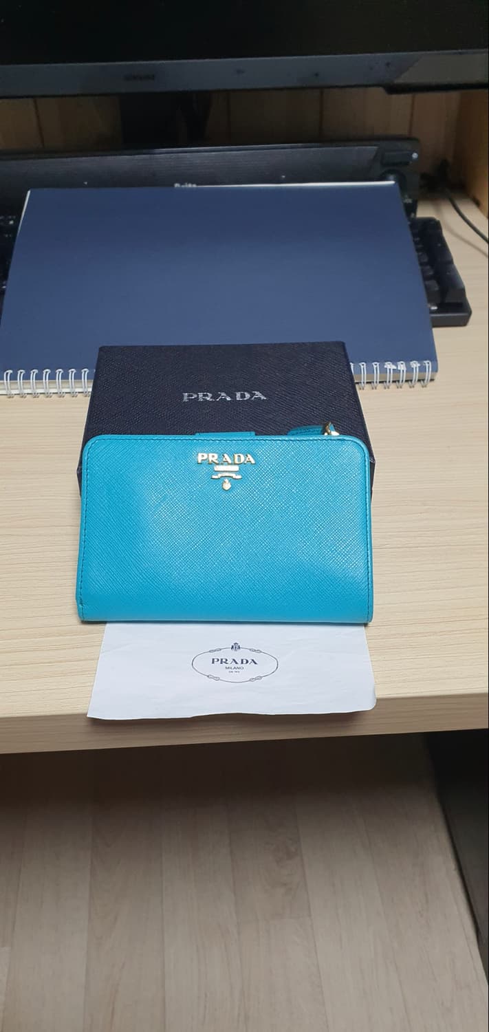 프라다 사피아노 반지갑/지갑 새상품급 정품(감정O) 상품이미지1