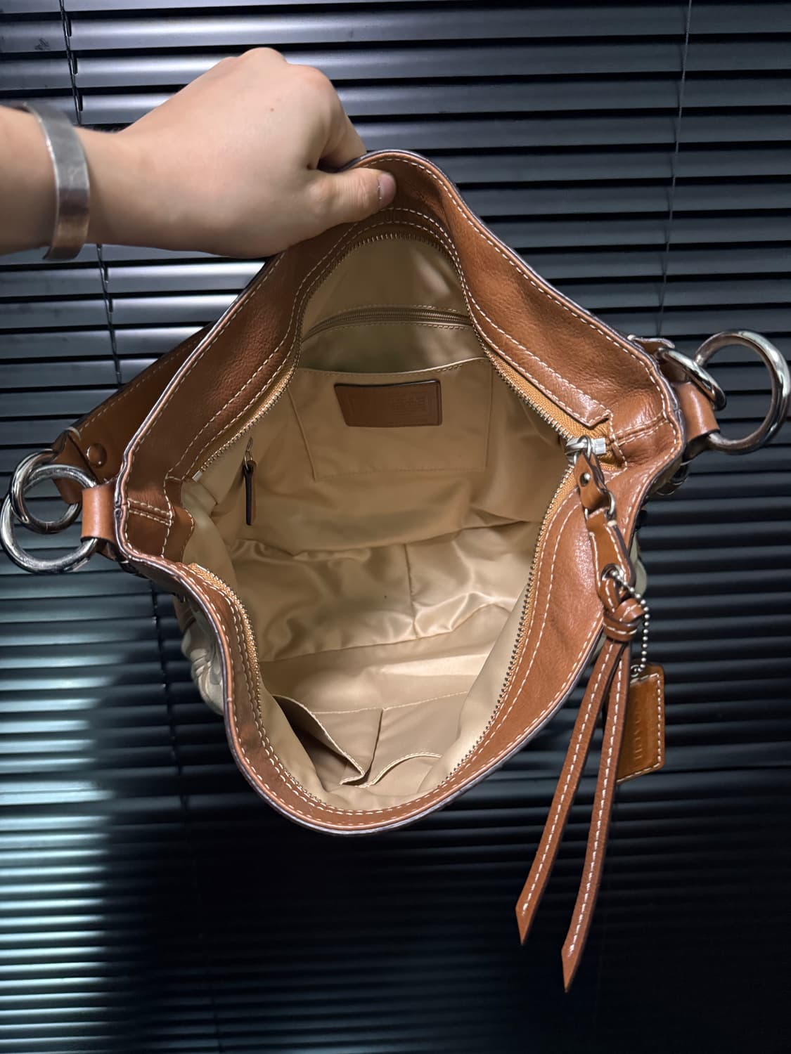 코치 브라운 카멜 베이지 숄더백 토드백 가죽 가방 체인 웨스턴 에스닉 상품이미지6