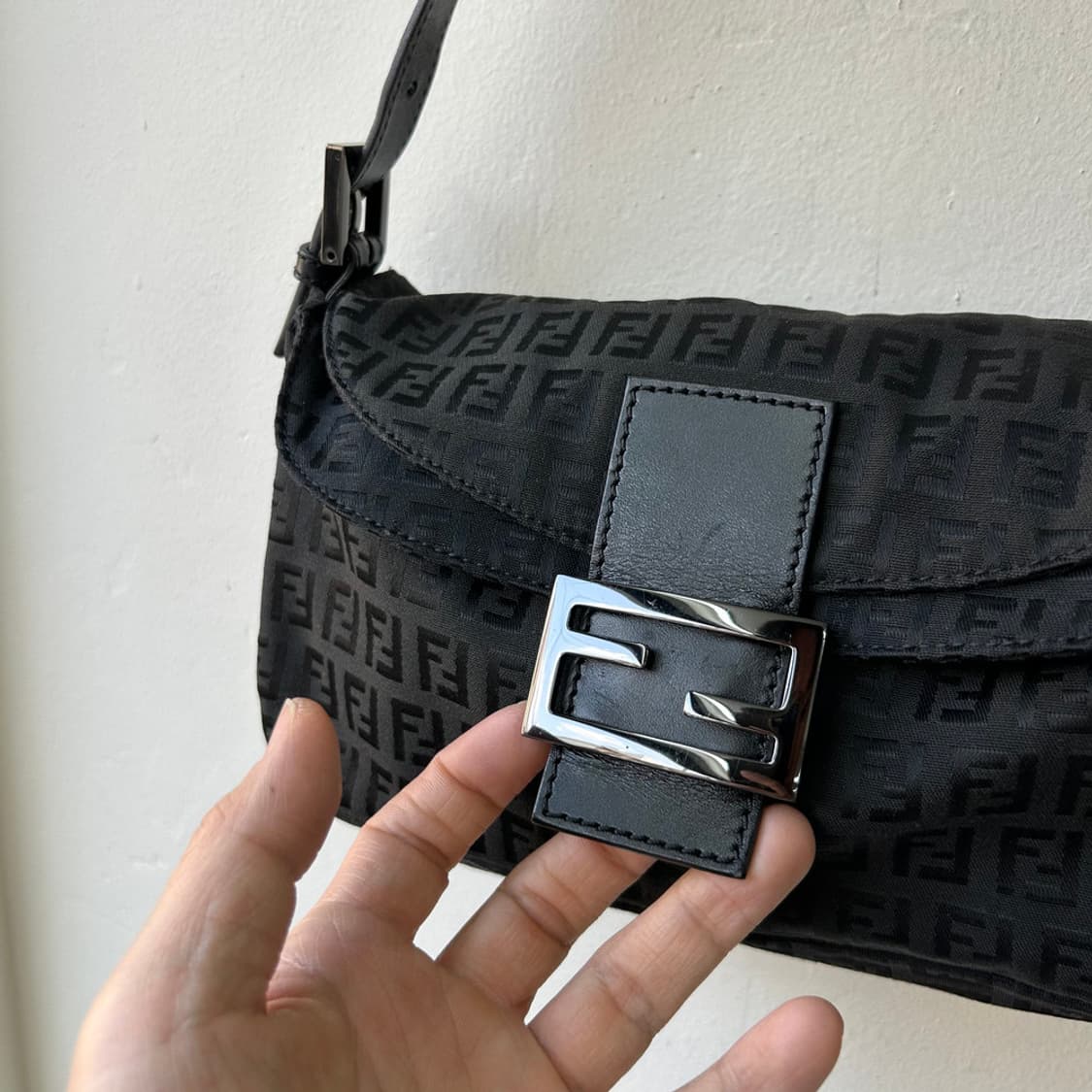 16268 - 펜디 블랙 주카 더블 플랫 바게트 백 상품이미지2