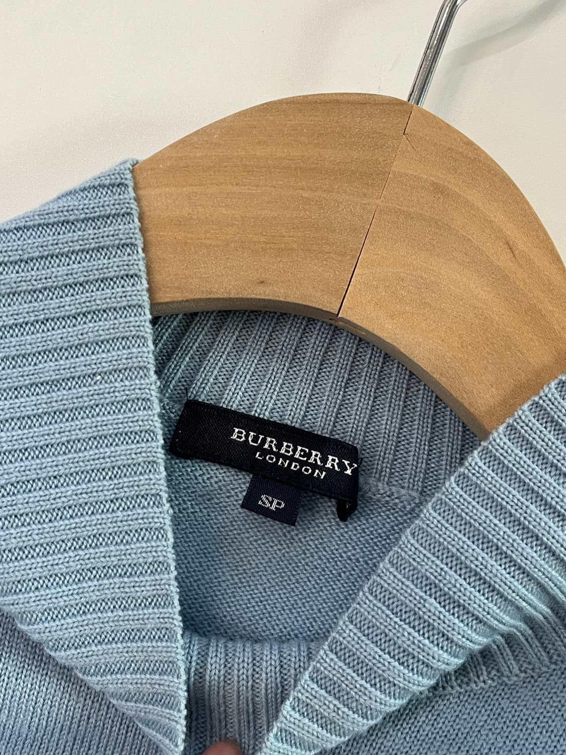 Burberry 버버리 우먼 스카이블루 기마로고 폴라 반팔 니트  상품이미지7