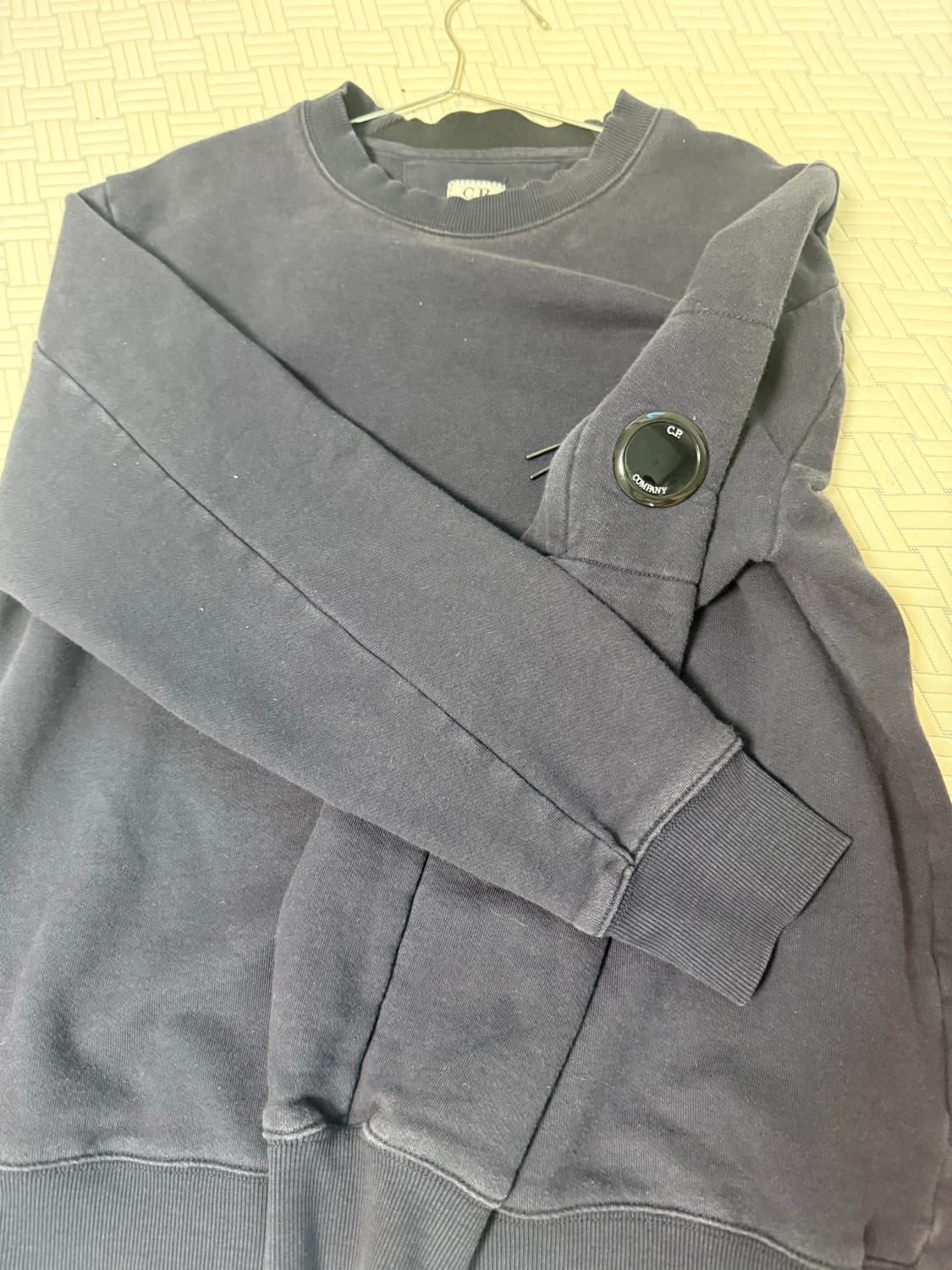 cp컴퍼니 맨투맨 상품이미지1