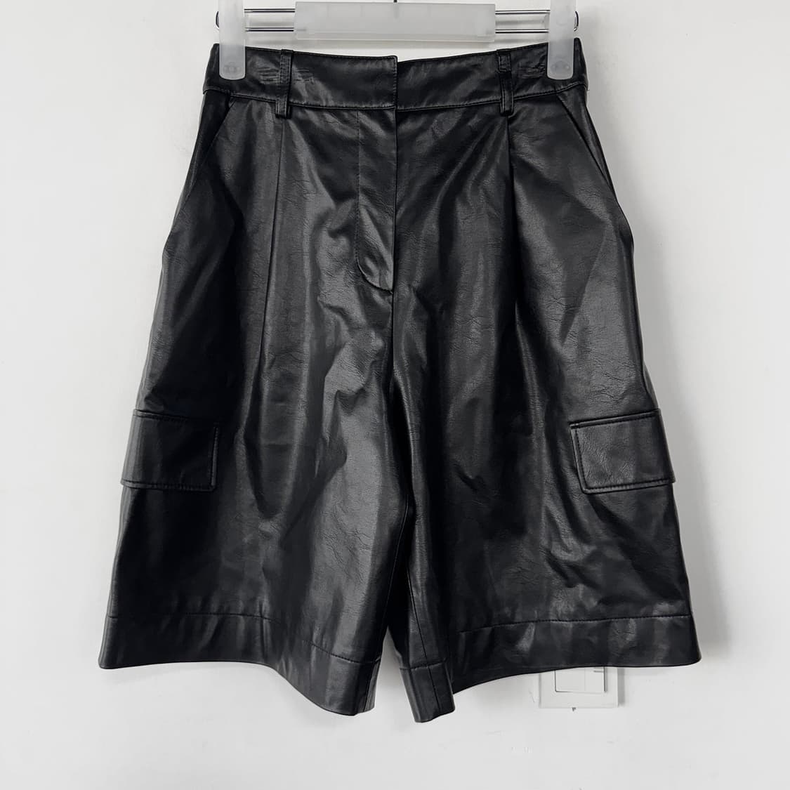 톰그레이하운드 23 페이크 레더 쇼츠 상품이미지1