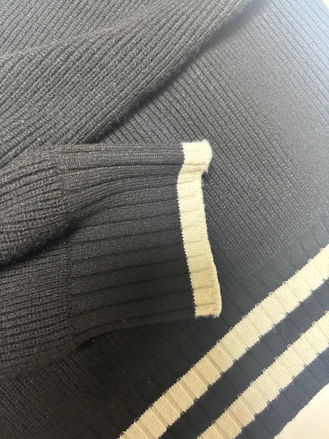 [당일출고,S사이즈] 마뗑킴 블랙 니트 가디건 집업 상품이미지3