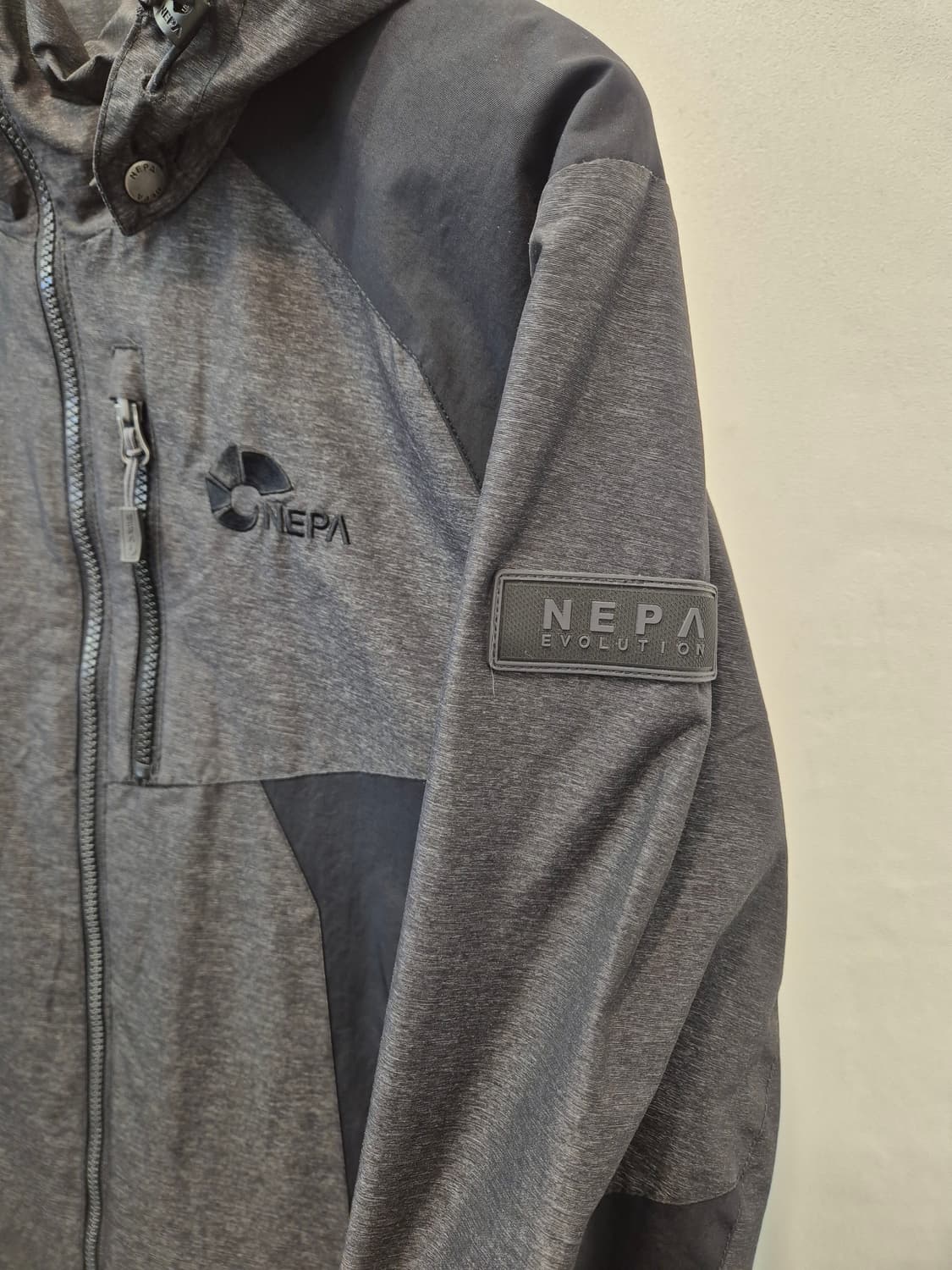 네파 브랜드의 바람막이 점퍼 95
 사이즈  상품이미지4