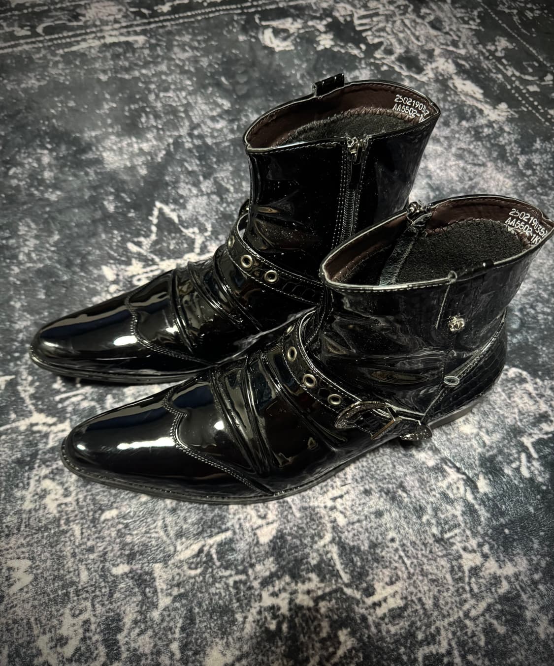 "Unknown" 00's Design black glossy boots 상품이미지3