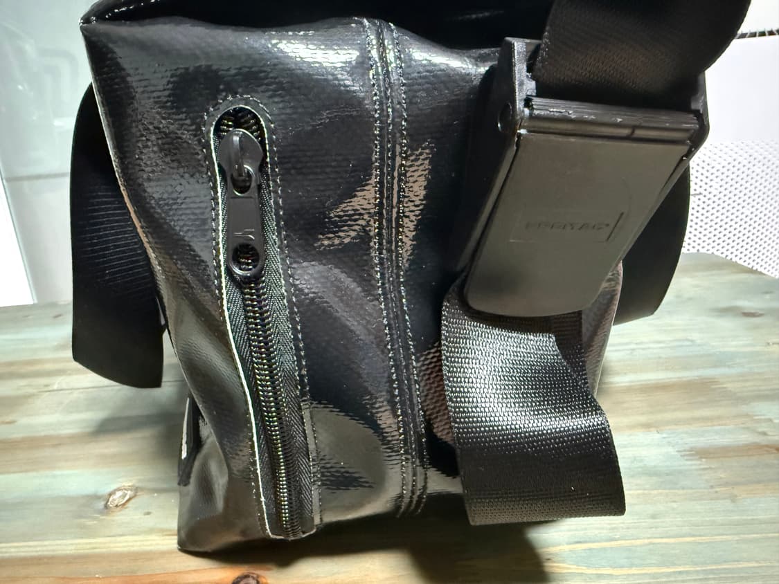 프라이탁 로이스 F45 올블랙 상품이미지5