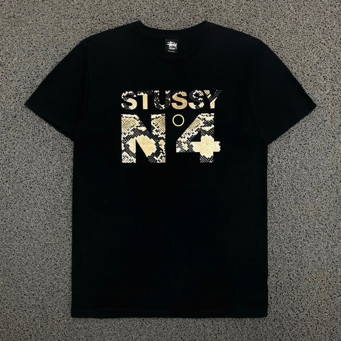 STUSSY No4 뱀피 블랙 반팔티 상품이미지1