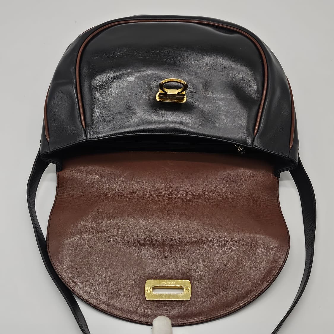 정품 페라가모 숄더크로스백 상품이미지8