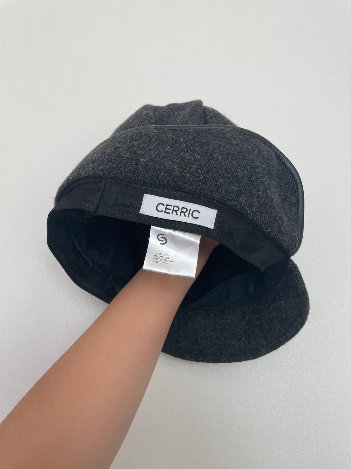 미연착용)세릭 이어플랩 뉴스보이캡 차콜 상품이미지3