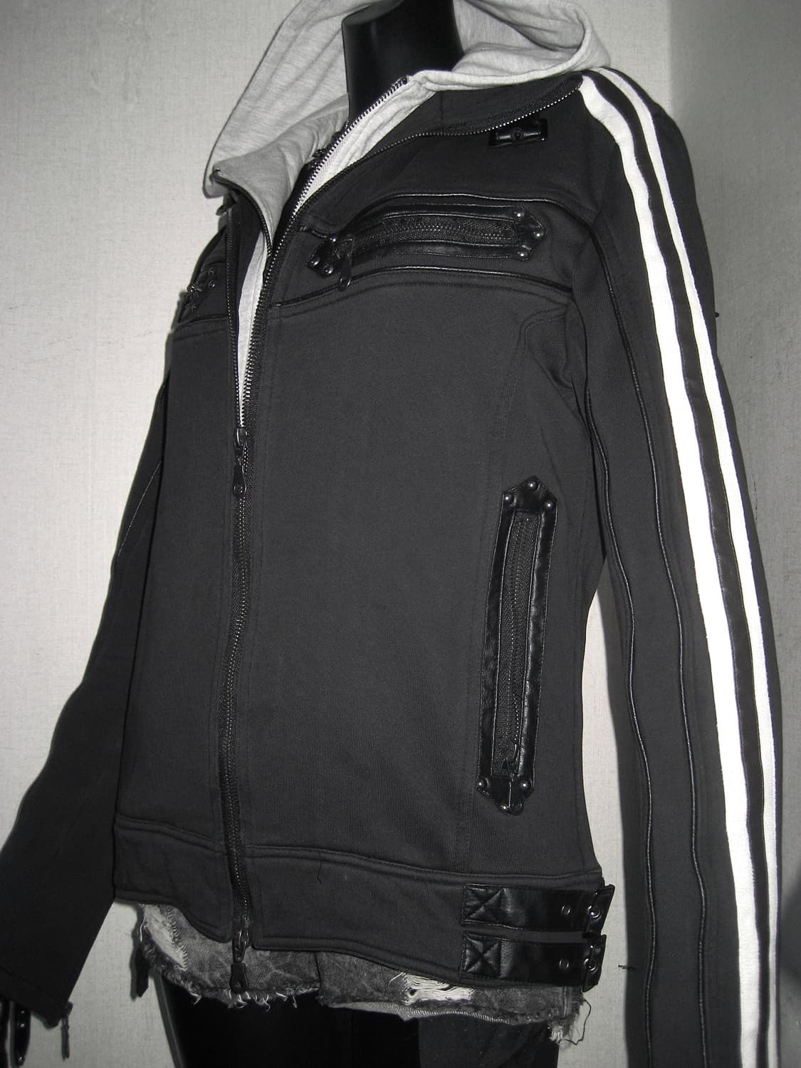 In the attic 인더아틱 후드 버클 봄버 자켓 펑크 상품이미지7