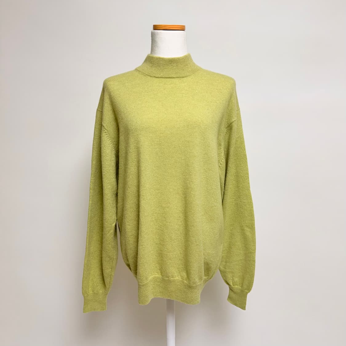 [캐시미어 100%] 🍋‍🟩라임색 하프넥 니트 L 상품이미지1