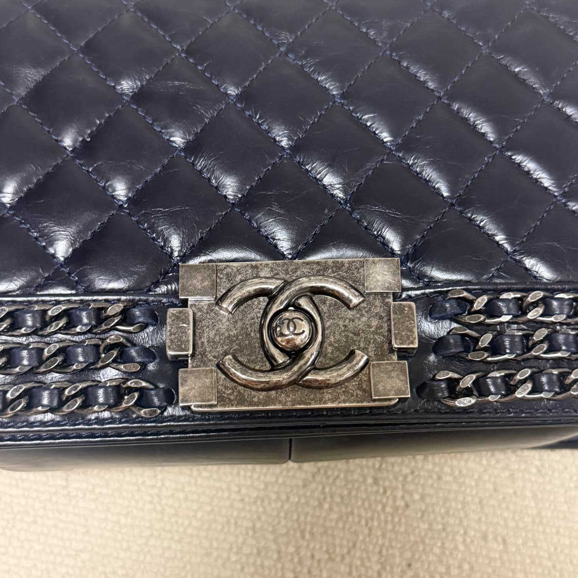 Boy Chanel Dark Navy Lambskin Medium bag 상품이미지5