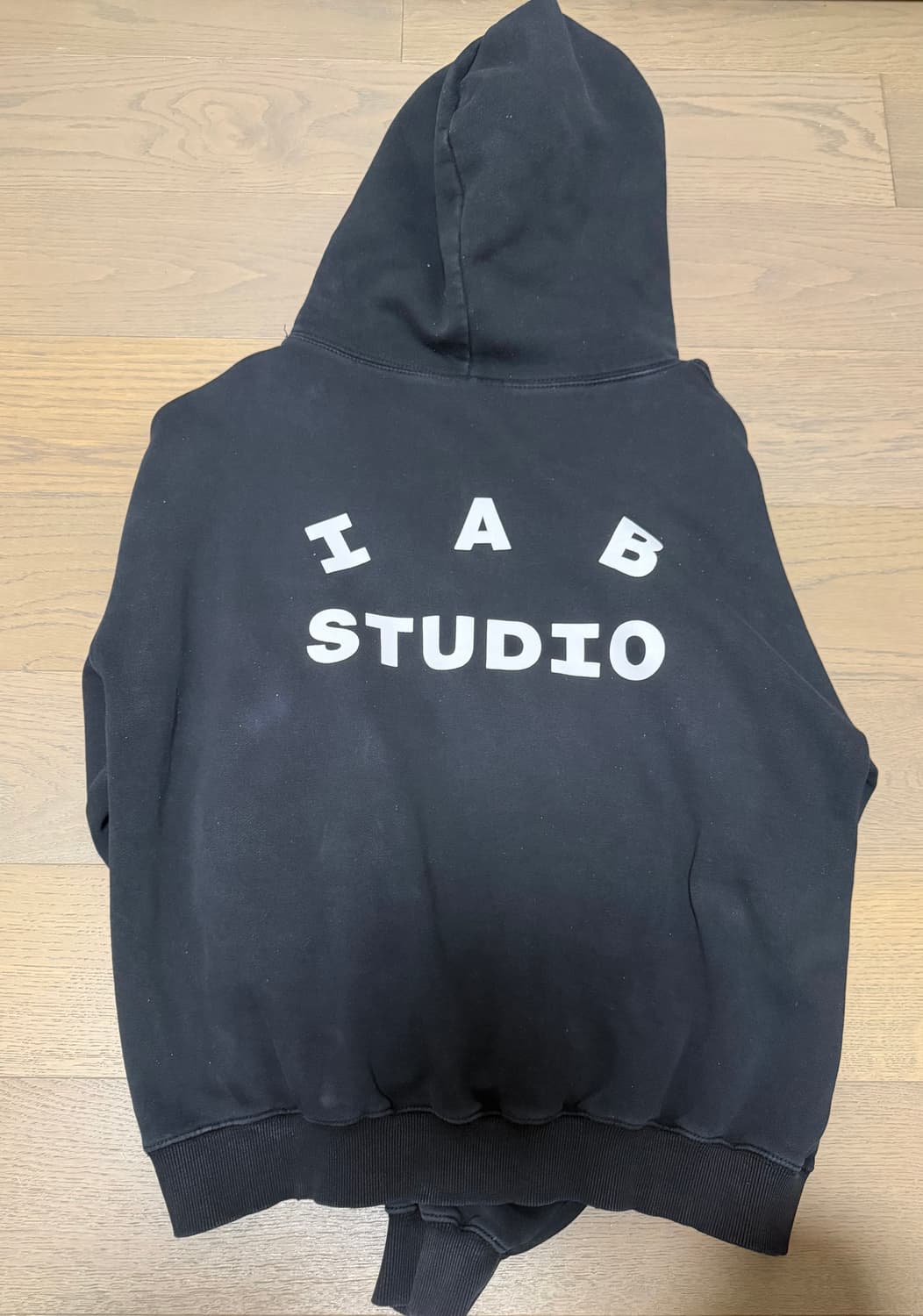 아이앱 스튜디오 후드티 블랙 데미지드 상품이미지2