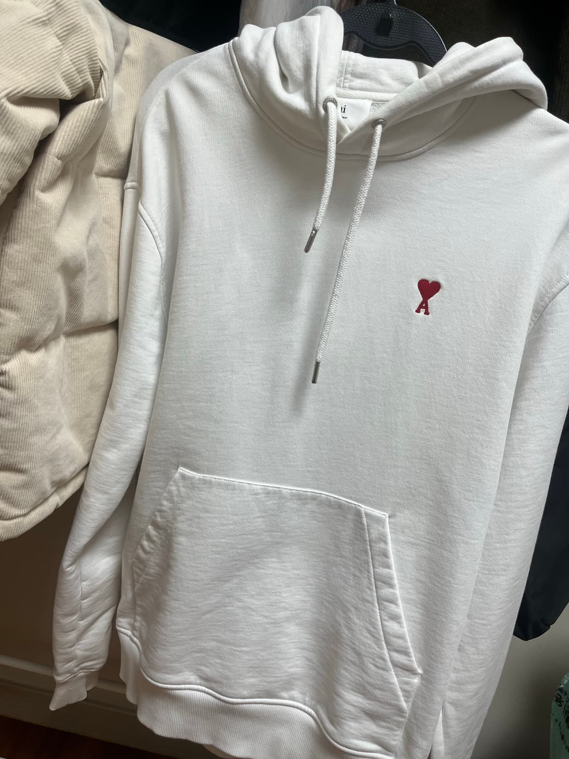 아미 화이트 하트 로고 후드티 상품이미지1