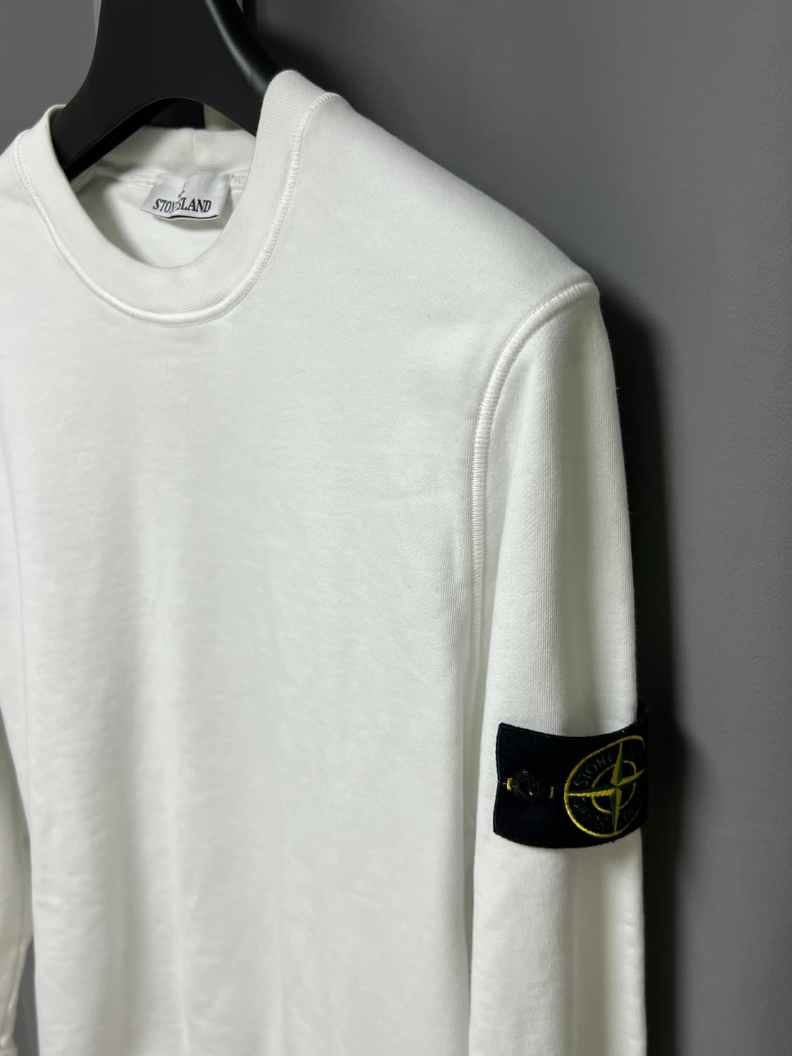 [정품] L 스톤아일랜드 와펜 맨투맨 화이트 상품이미지2