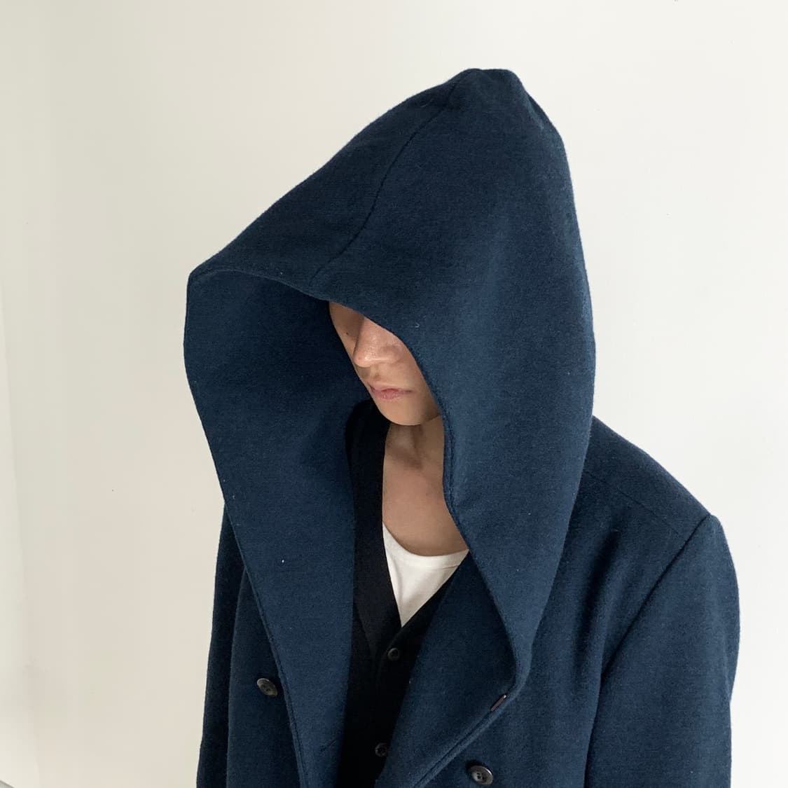 카즈유키 쿠마가이 어태치먼트 멜톤 빅 후드 더블 코트 상품이미지8