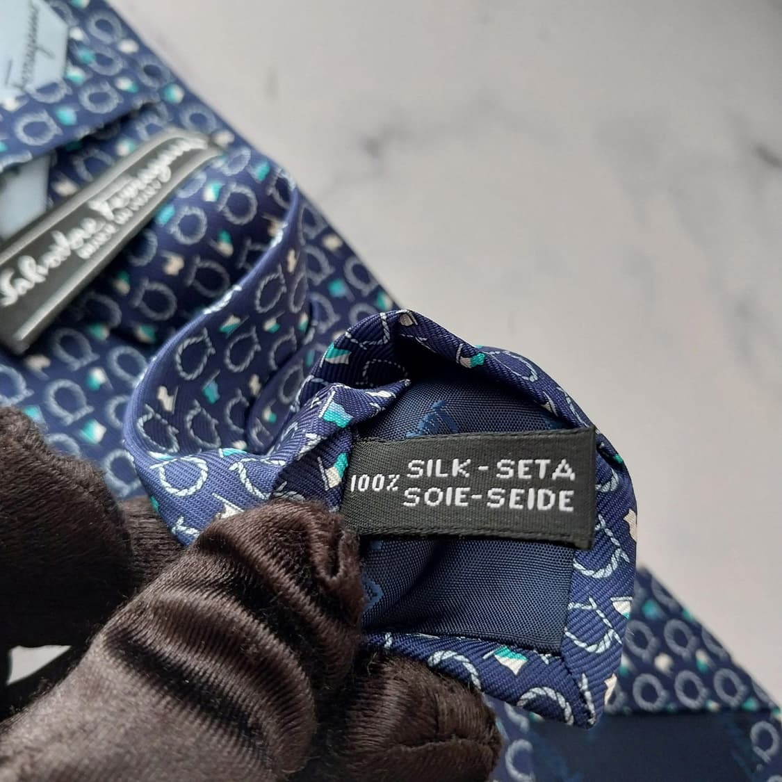 페라가모 실크 네이비 간치니 넥타이 8.2cm A+등급 K1832
 상품이미지9