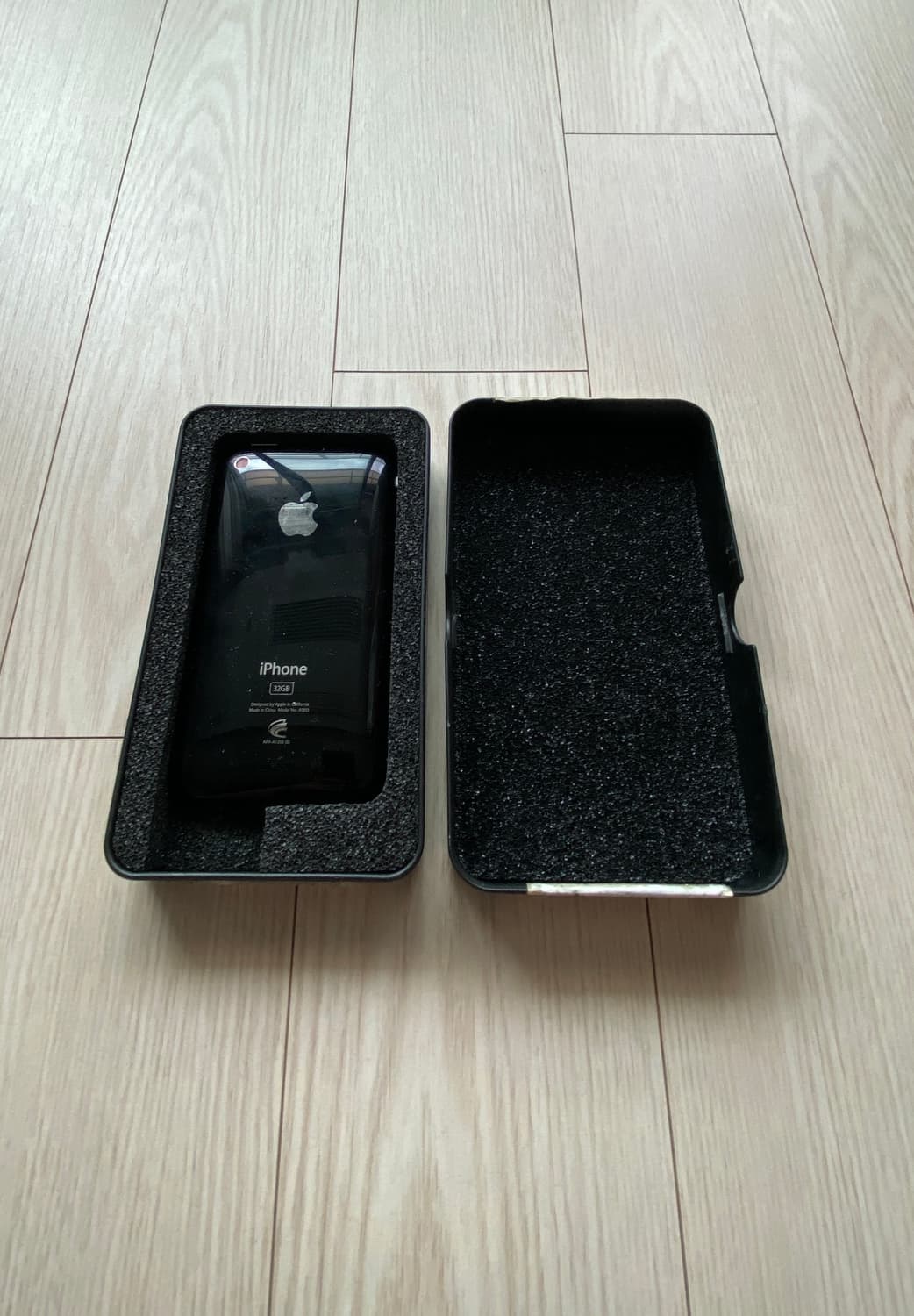  아이폰 첫번째 모델 희귀 아이템 iPhone 3GS 32GB 상품이미지6