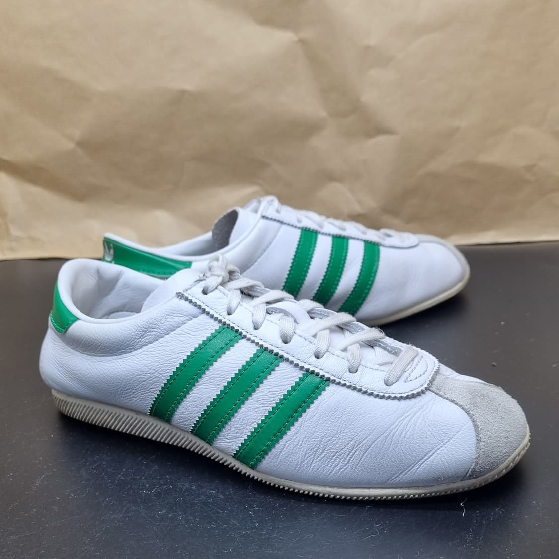 아디다스 오버덥 화이트그린 스니커즈 240 상품이미지1