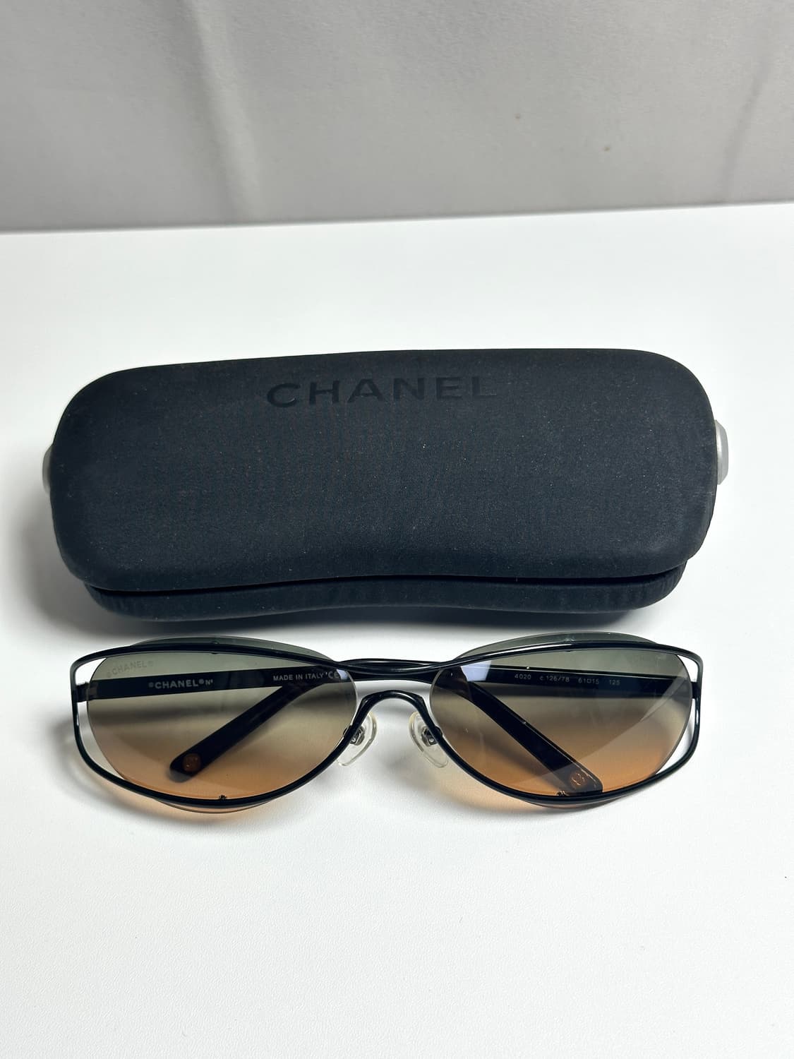 샤넬 블랙 메탈 오벌 Y2K 리바이벌 선글라스 상품이미지3