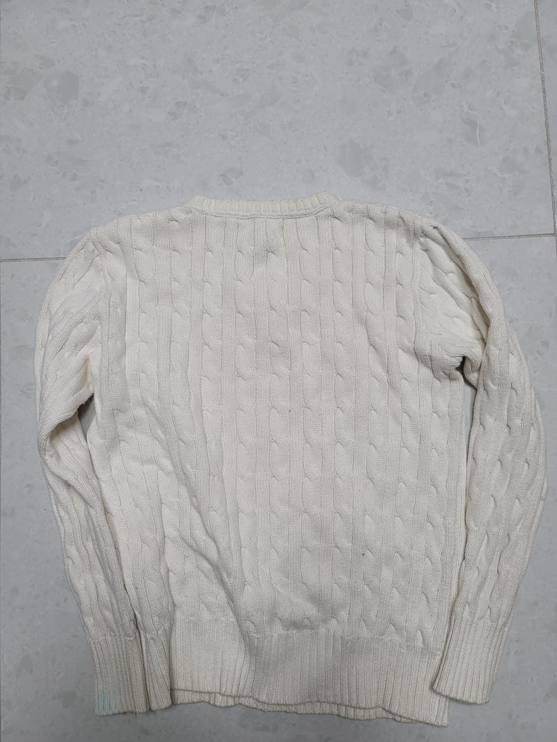 폴로 꽈베기 니트 아동 10~12세사이즈

소매이염 하나있음 상품이미지2