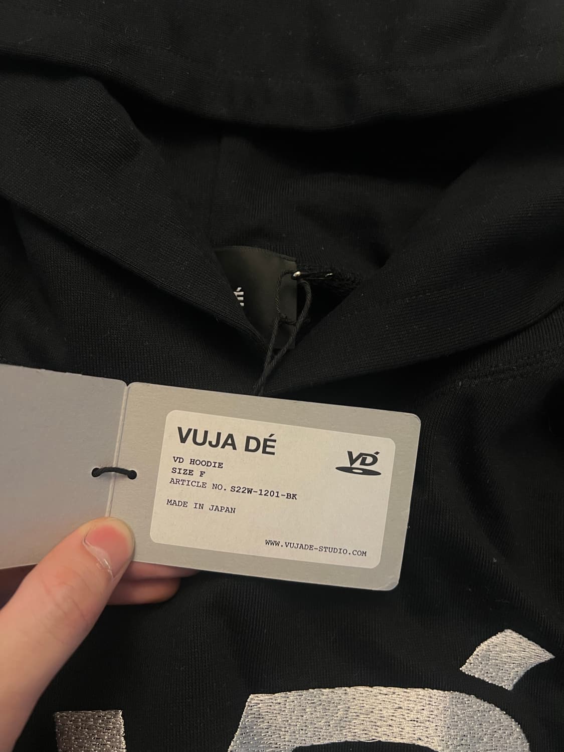 vuja de / 뷰자 데 로고 후드티 / free 상품이미지3