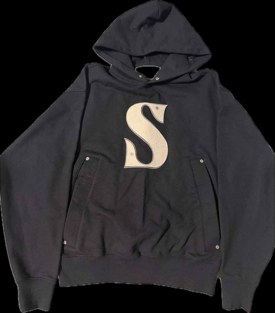새터 리벳 아플리케 포켓 로고 후드 블랙 상품이미지2