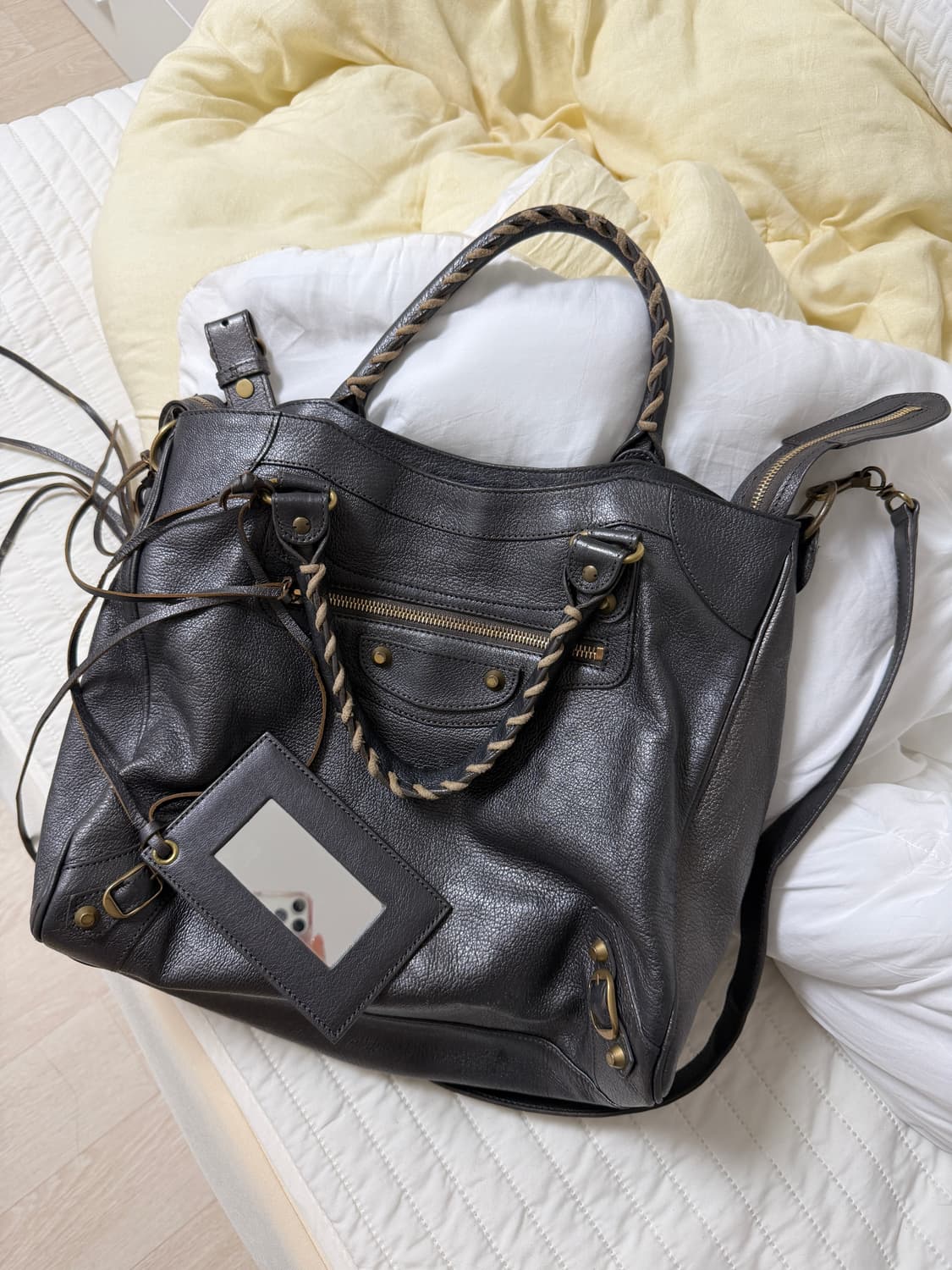 발렌시아가 모터백 상품이미지1