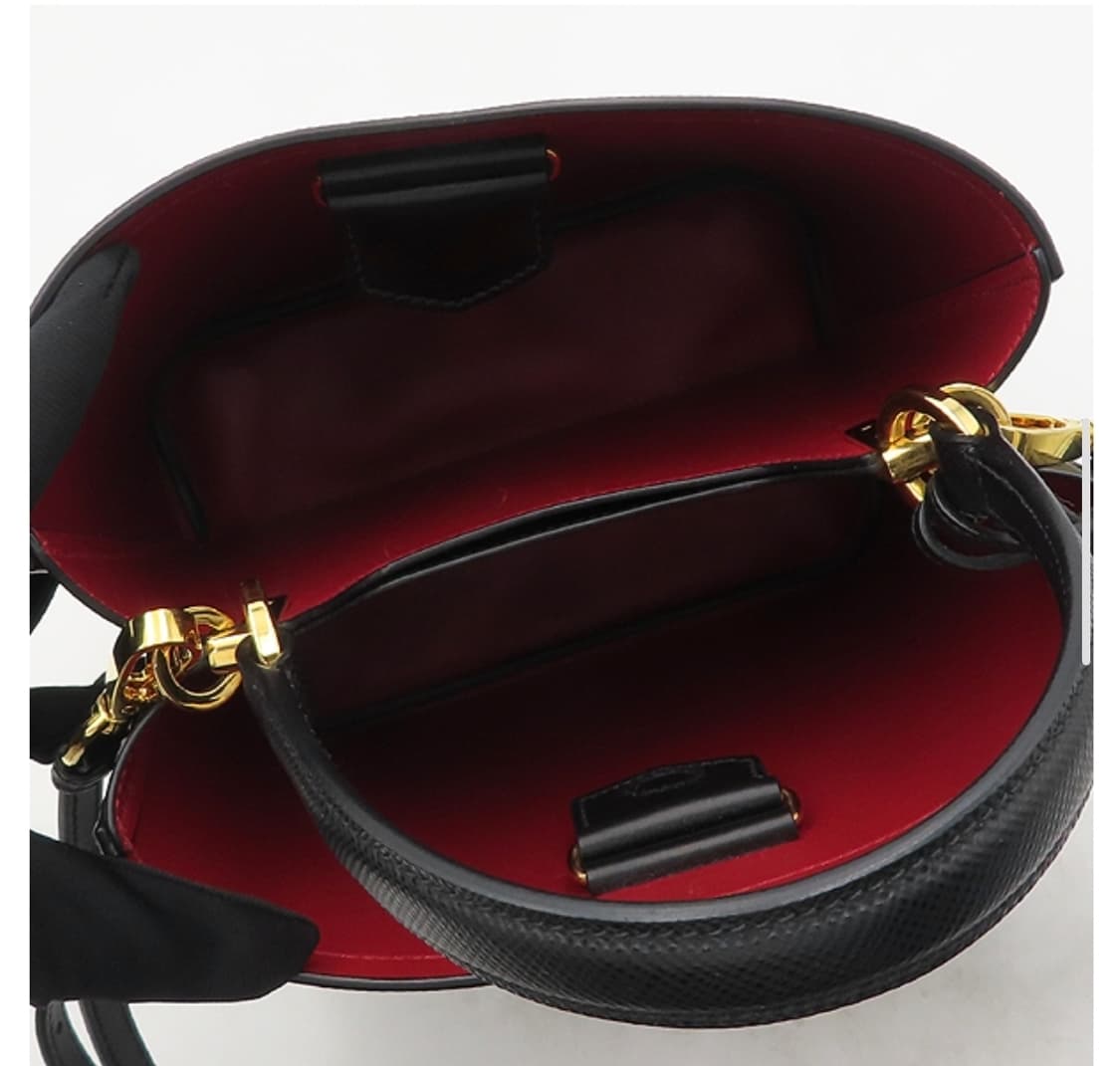 프라다 블랙 파니에 사피아노 레더 토트백 + 스트랩 상품이미지2