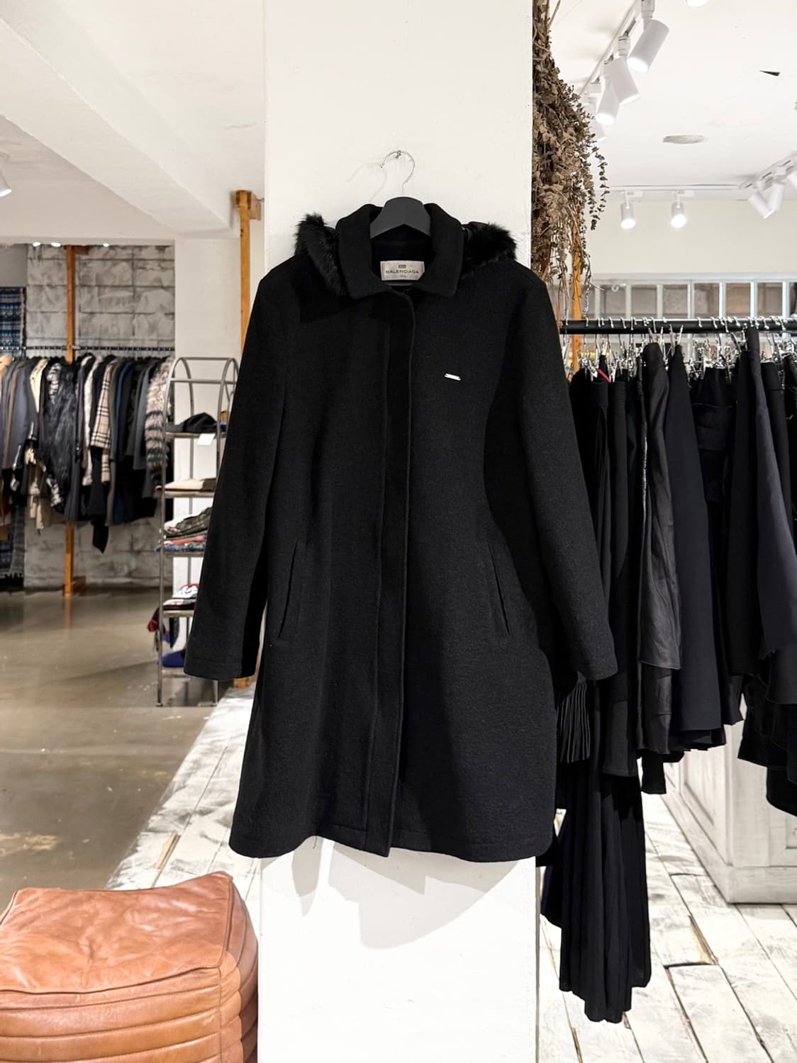 발렌시아가 블랙 퍼카라 싱글 울 코트 상품이미지1