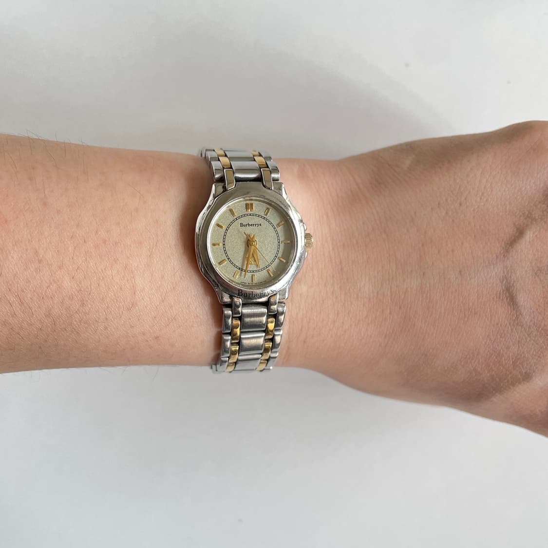  버버리 여성 솔라 시계 상품이미지1