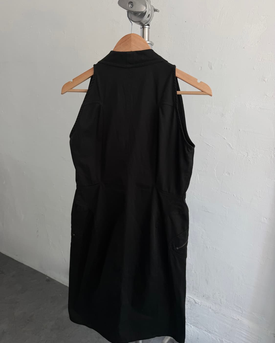 Versace 베르사체 블랙 컬러 슬리브리스 원피스 상품이미지4