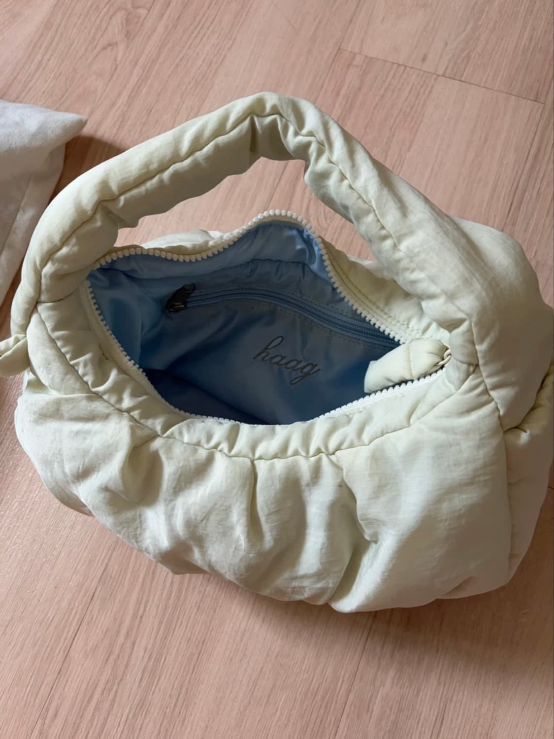 헤이그 덤플링 백 스몰 크림 상품이미지4