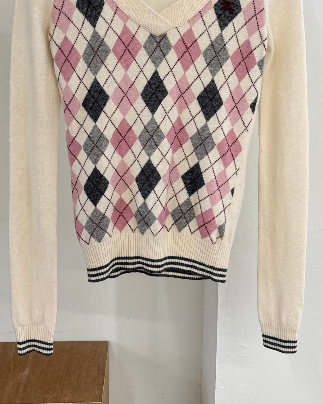 버버리 블루라벨 아가일 브이넥 니트  상품이미지5